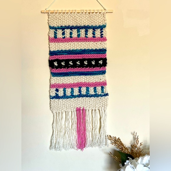 Knitted wall hanging. - Picture 1 of 4